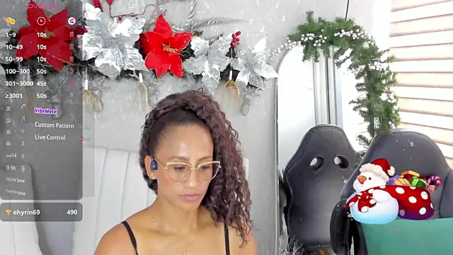 Snapshot of EmmaFerrary chatting on December 2, 6:36 pm EmmaFerrary online show from December 2, 6:36 pm