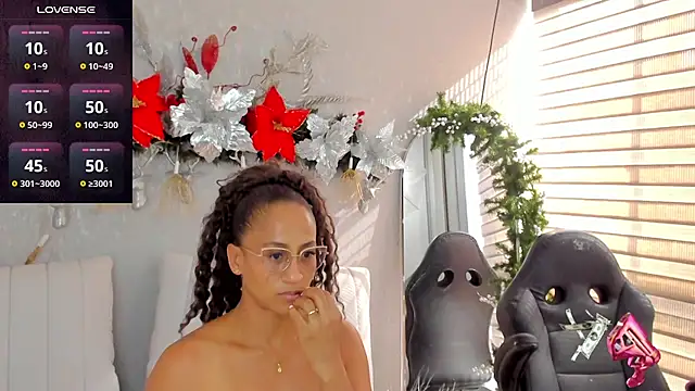 Snapshot of EmmaFerrary chatting on December 21, 8:16 pm EmmaFerrary online show from December 21, 8:16 pm