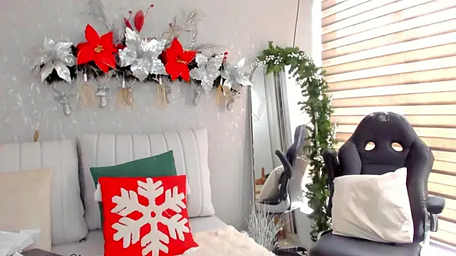 Snapshot of EmmaFerrary chatting on January 7, 4:31 pm EmmaFerrary online show from January 7, 4:31 pm