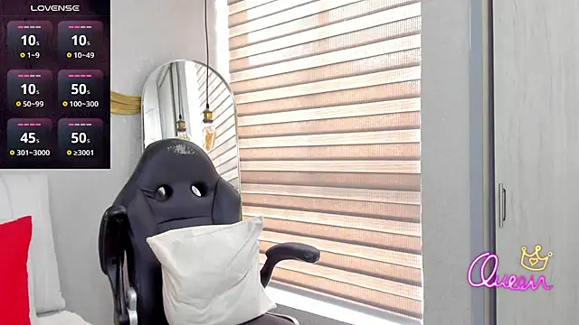 Snapshot of EmmaFerrary chatting on January 13, 4:12 pm EmmaFerrary online show from January 13, 4:12 pm