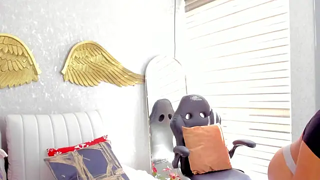 Snapshot of EmmaFerrary chatting on March 13, 6:14 pm EmmaFerrary online show from March 13, 6:14 pm