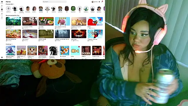 Snapshot of alexiajames99 chatting on June 5, 3:02 am alexiajames99 online show from June 5, 3:02 am