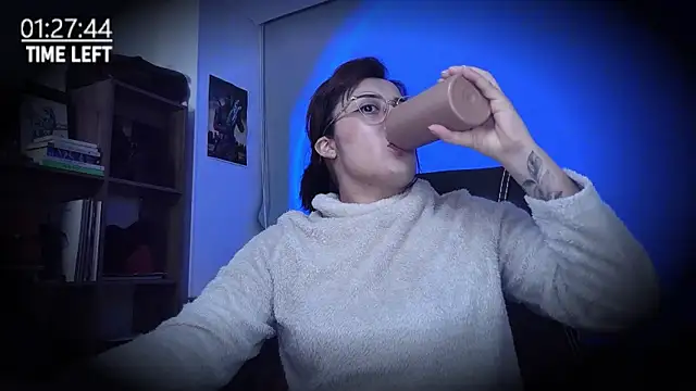 Snapshot of Scarlett_Sen chatting on June 19, 5:39 pm Scarlett Sen online show from June 19, 5:39 pm
