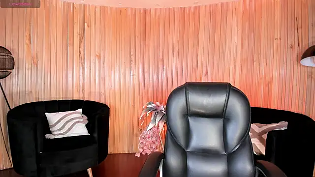 Snapshot of NickyLawson chatting on August 2, 4:22 am NickyLawson online show from August 2, 4:22 am