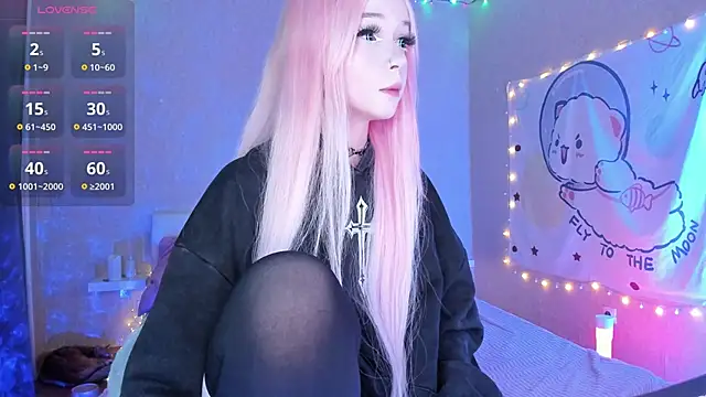 Snapshot of Misty_Shadow chatting on November 15, 9:43 pm Misty Shadow online show from November 15, 9:43 pm