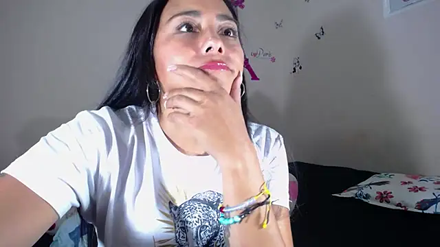 Snapshot of hanna_girl21 chatting on July 10, 1:43 am hanna girl21 online show from July 10, 1:43 am