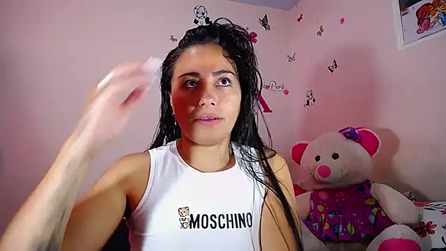 Snapshot of hanna_girl21 chatting on July 22, 6:43 pm hanna girl21 online show from July 22, 6:43 pm
