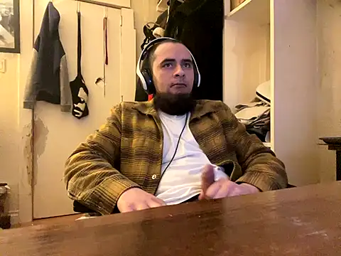 Snapshot of cnasty5621333 chatting on November 18, 8:08 am cnasty5621333 online show from November 18, 8:08 am