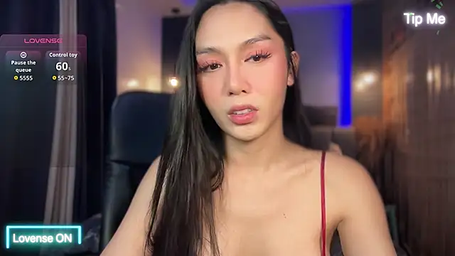 Snapshot of UrdreamTSgirl chatting on November 9, 10:35 am UrdreamTSgirl online show from November 9, 10:35 am