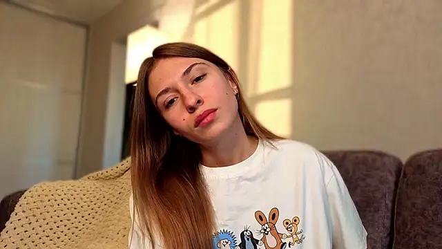 LovelyKatea online show from October 11, 12:15 pm