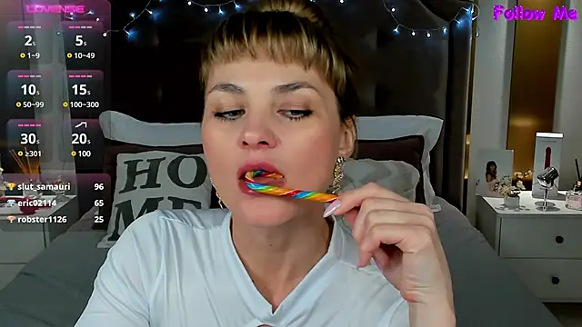 annasimonsj online show from March 15, 7:09 am