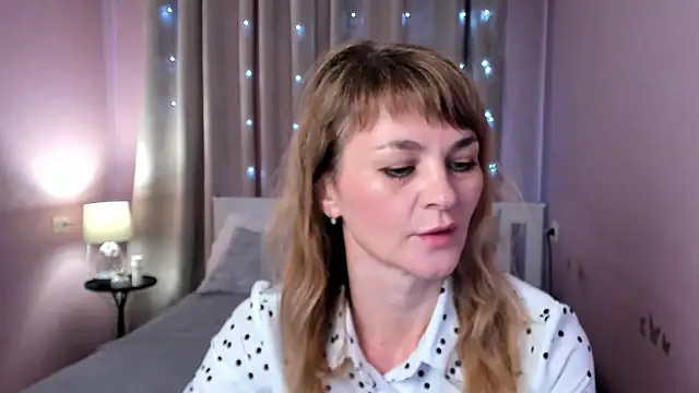 annasimonsj online show from May 11, 1:00 am