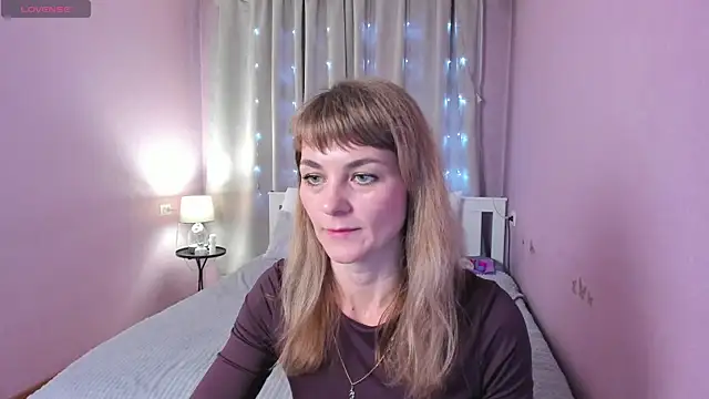 annasimonsj online show from May 21, 1:01 am
