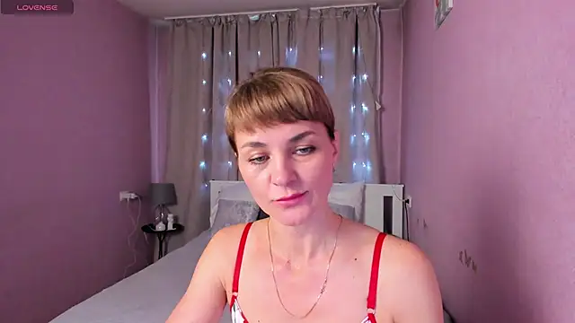 annasimonsj online show from May 24, 12:59 am