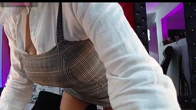 Snapshot of kimberlybirdx chatting on November 9, 9:35 pm kimberlybirdx online show from November 9, 9:35 pm