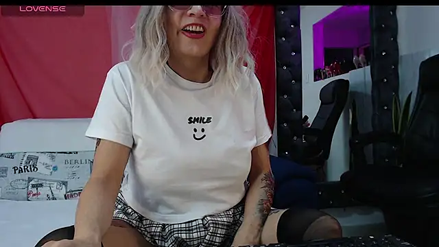 Snapshot of kimberlybirdx chatting on November 11, 5:35 pm kimberlybirdx online show from November 11, 5:35 pm