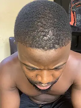 Snapshot of vannycov chatting on December 4, 10:35 am vannycov online show from December 4, 10:35 am