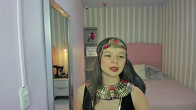 LORELAIGIVEN online show from October 31, 12:39 pm