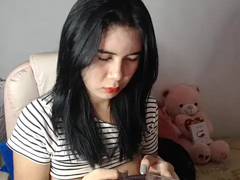 Snapshot of TransPetite1 chatting on February 2, 1:59 am TransPetite1 online show from February 2, 1:59 am