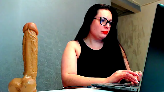 Snapshot of WorshipLilit chatting on January 24, 10:51 pm WorshipLilit online show from January 24, 10:51 pm