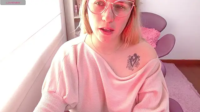 Snapshot of thamarajane chatting on February 5, 12:27 pm thamarajane online show from February 5, 12:27 pm