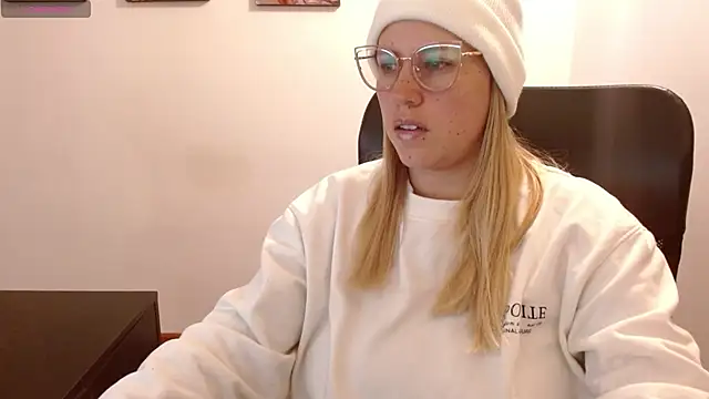 Snapshot of thamarajane chatting on February 13, 1:48 pm thamarajane online show from February 13, 1:48 pm