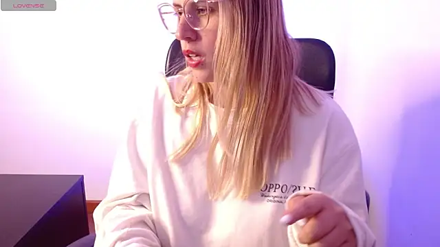 Snapshot of thamarajane chatting on February 14, 6:19 pm thamarajane online show from February 14, 6:19 pm