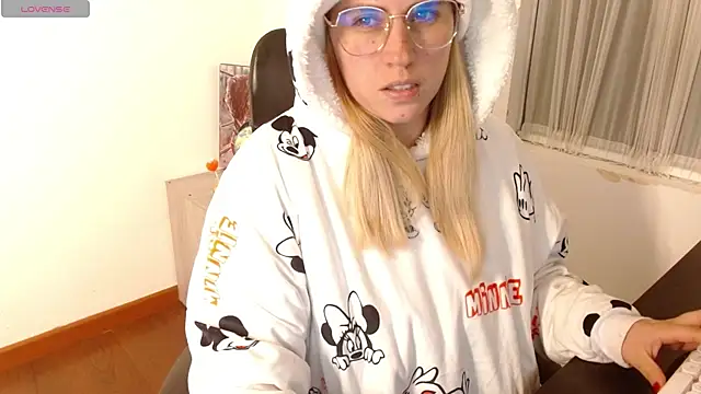 Snapshot of thamarajane chatting on March 3, 7:49 pm thamarajane online show from March 3, 7:49 pm