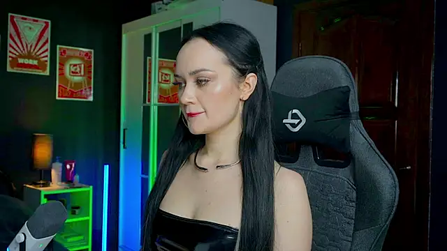 QueenAliss online show from December 19, 11:28 am