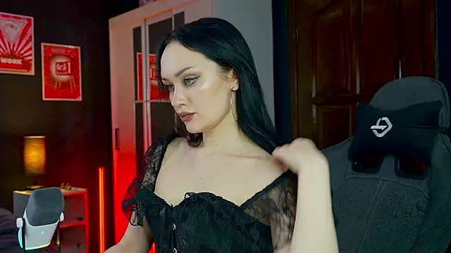 QueenAliss online show from February 1, 7:18 am