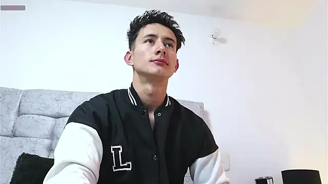 Snapshot of _Alexxx chatting on February 4, 10:55 pm Alexxx online show from February 4, 10:55 pm