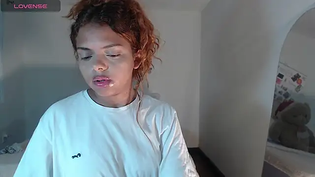 Snapshot of ValienteGirl_ chatting on December 1, 12:15 am ValienteGirl online show from December 1, 12:15 am