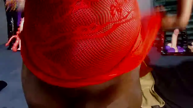 Snapshot of DarkNSpicy4U chatting on October 6, 3:37 am DarkNSpicy4U online show from October 6, 3:37 am