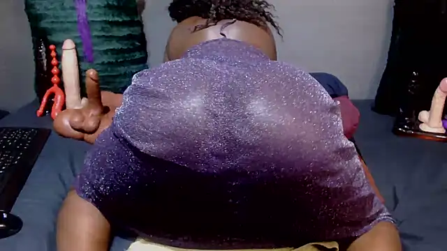 Snapshot of DarkNSpicy4U chatting on October 10, 3:27 am DarkNSpicy4U online show from October 10, 3:27 am