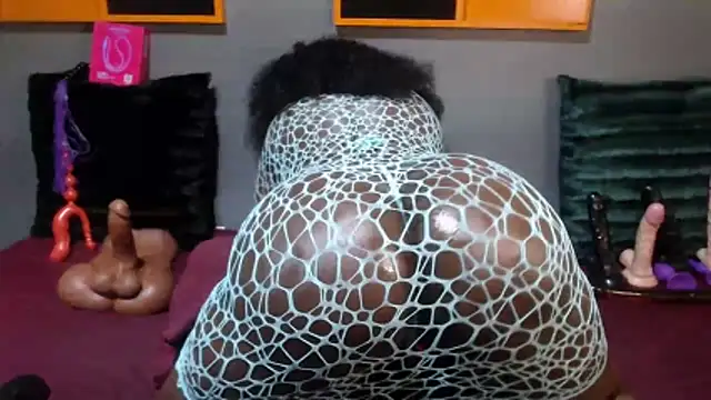 Snapshot of DarkNSpicy4U chatting on November 26, 4:13 am DarkNSpicy4U online show from November 26, 4:13 am