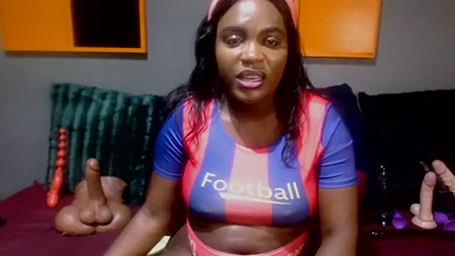 DarkNSpicy4U online show from February 7, 1:15 pm