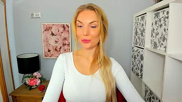 Snapshot of AulloraHoney chatting on December 3, 9:22 am AulloraHoney online show from December 3, 9:22 am