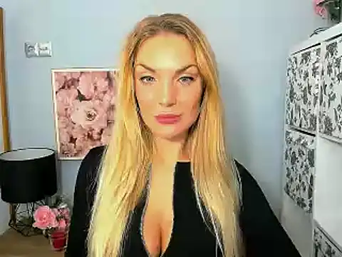 Snapshot of AulloraHoney chatting on December 6, 10:05 am AulloraHoney online show from December 6, 10:05 am