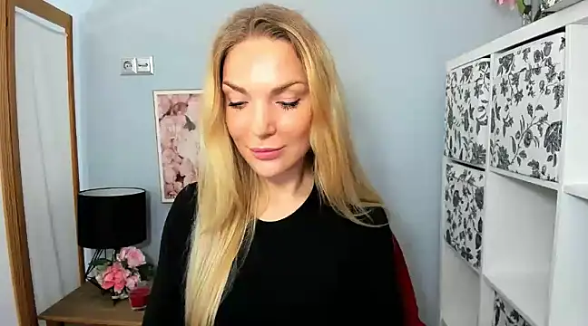 Snapshot of AulloraHoney chatting on December 21, 6:19 am AulloraHoney online show from December 21, 6:19 am