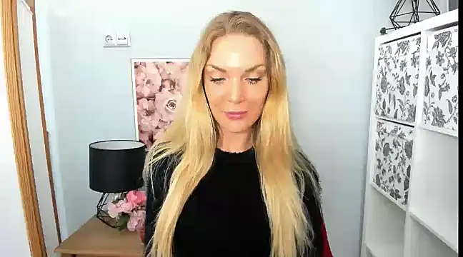 Snapshot of AulloraHoney chatting on February 28, 7:46 pm AulloraHoney online show from February 28, 7:46 pm