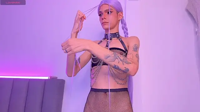 Snapshot of Varya_Ferreira chatting on December 6, 1:51 am Varya Ferreira online show from December 6, 1:51 am