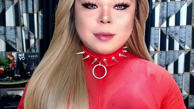 Snapshot of Mistress_DOMnicaaxx chatting on December 5, 6:11 am Mistress DOMnicaaxx online show from December 5, 6:11 am