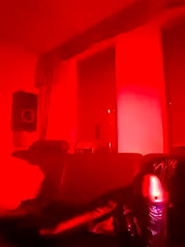 Snapshot of Crystalbitchx chatting on December 17, 4:34 am Crystalbitchx online show from December 17, 4:34 am