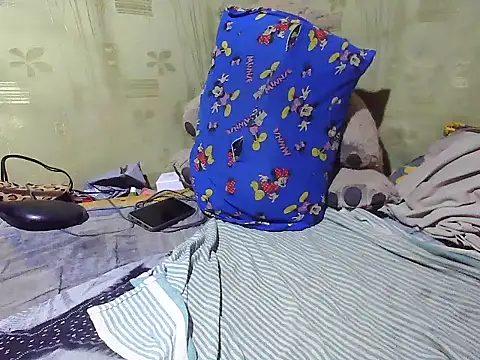 Snapshot of Alora-shine chatting on February 4, 2:39 am Alora-shine online show from February 4, 2:39 am