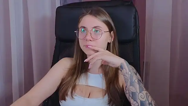 Snapshot of _AnnaStark_ chatting on January 7, 5:22 am AnnaStark online show from January 7, 5:22 am