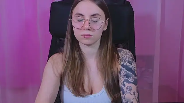 Snapshot of _AnnaStark_ chatting on February 2, 11:53 pm AnnaStark online show from February 2, 11:53 pm