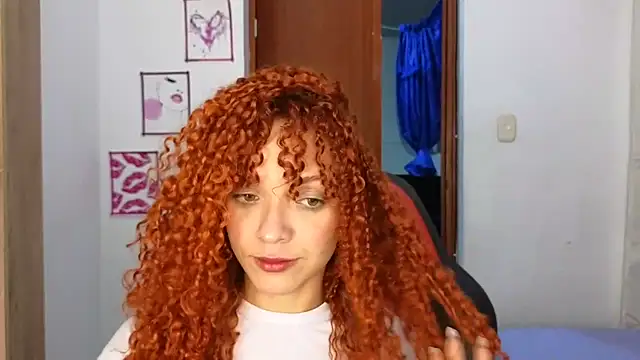 Snapshot of SexyLeilaa chatting on October 1, 1:33 am SexyLeilaa online show from October 1, 1:33 am