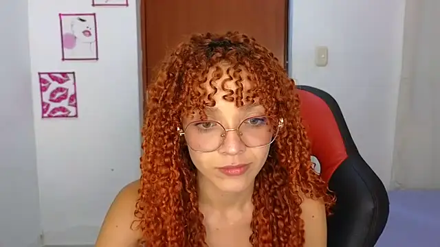 Snapshot of SexyLeilaa chatting on October 24, 1:57 am SexyLeilaa online show from October 24, 1:57 am