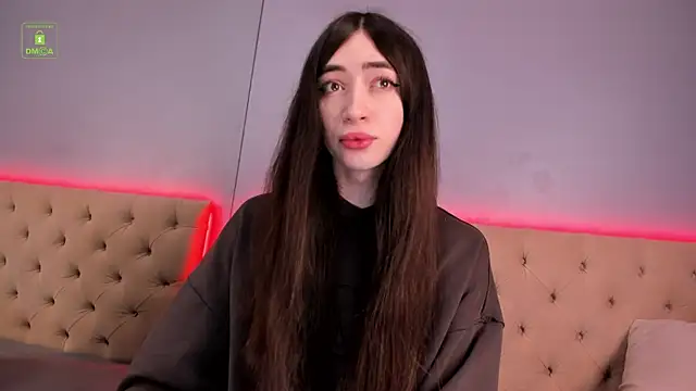 Snapshot of NickieRainer chatting on February 1, 2:13 pm NickieRainer online show from February 1, 2:13 pm