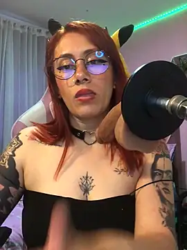 Snapshot of Luna_Paris_ chatting on December 1, 9:59 pm Luna Paris online show from December 1, 9:59 pm